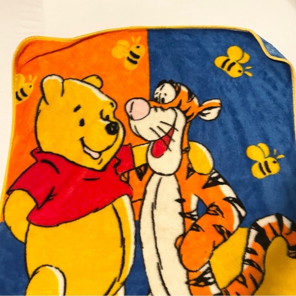 Winnie the Pooh and Tigger Blanket 58” x 43” - Picture 3 of 16